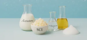 Ingredienti cosmetici naturali: Avenotens, SCI in scaglie, Poliquaternium 7, con sfondo azzurro e bolle di sapone